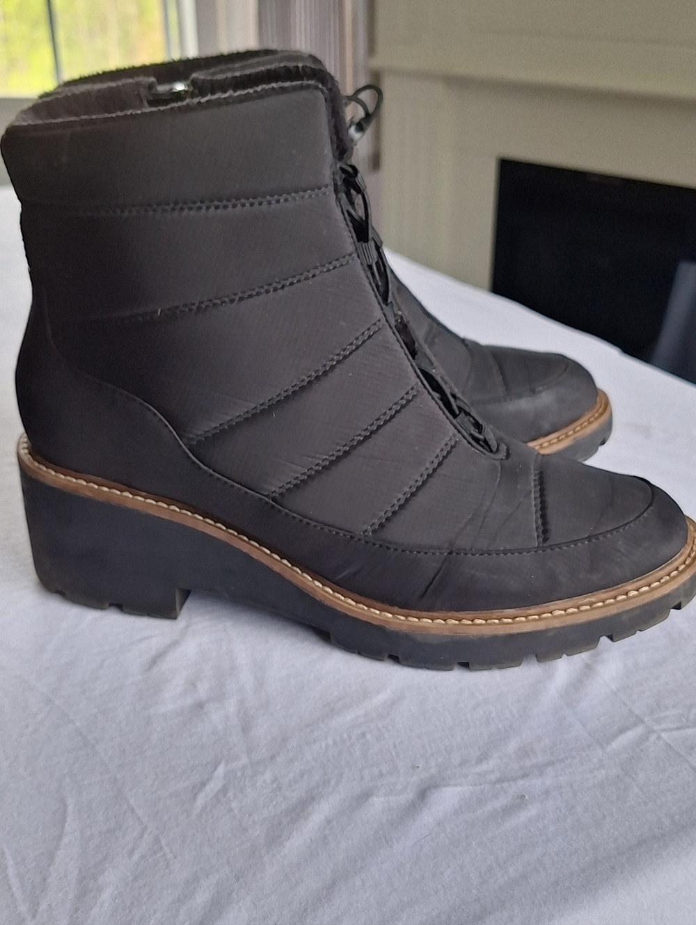 Blondo Daisy Waterproof Ankle Boots 9.5 Black Lug Sole Zip Winter